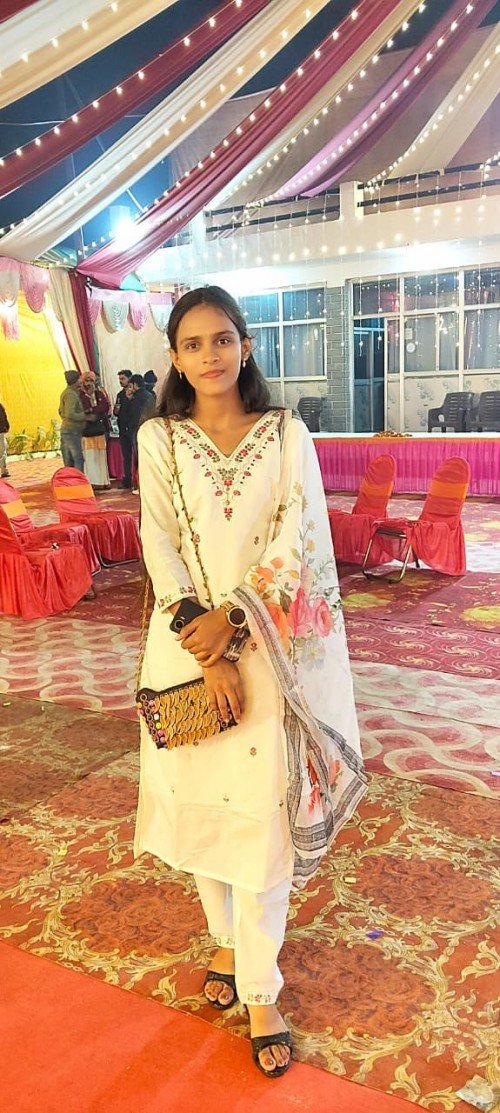 Himanshi tripathi  home tutor in Prayagraj.